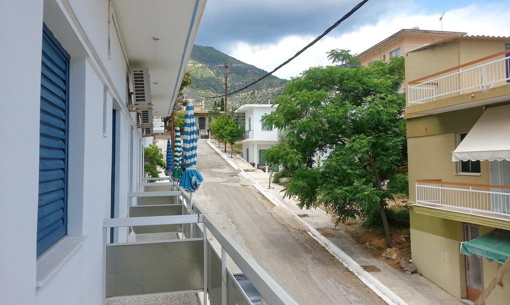 Pension Gina Méthana الغرفة الصورة